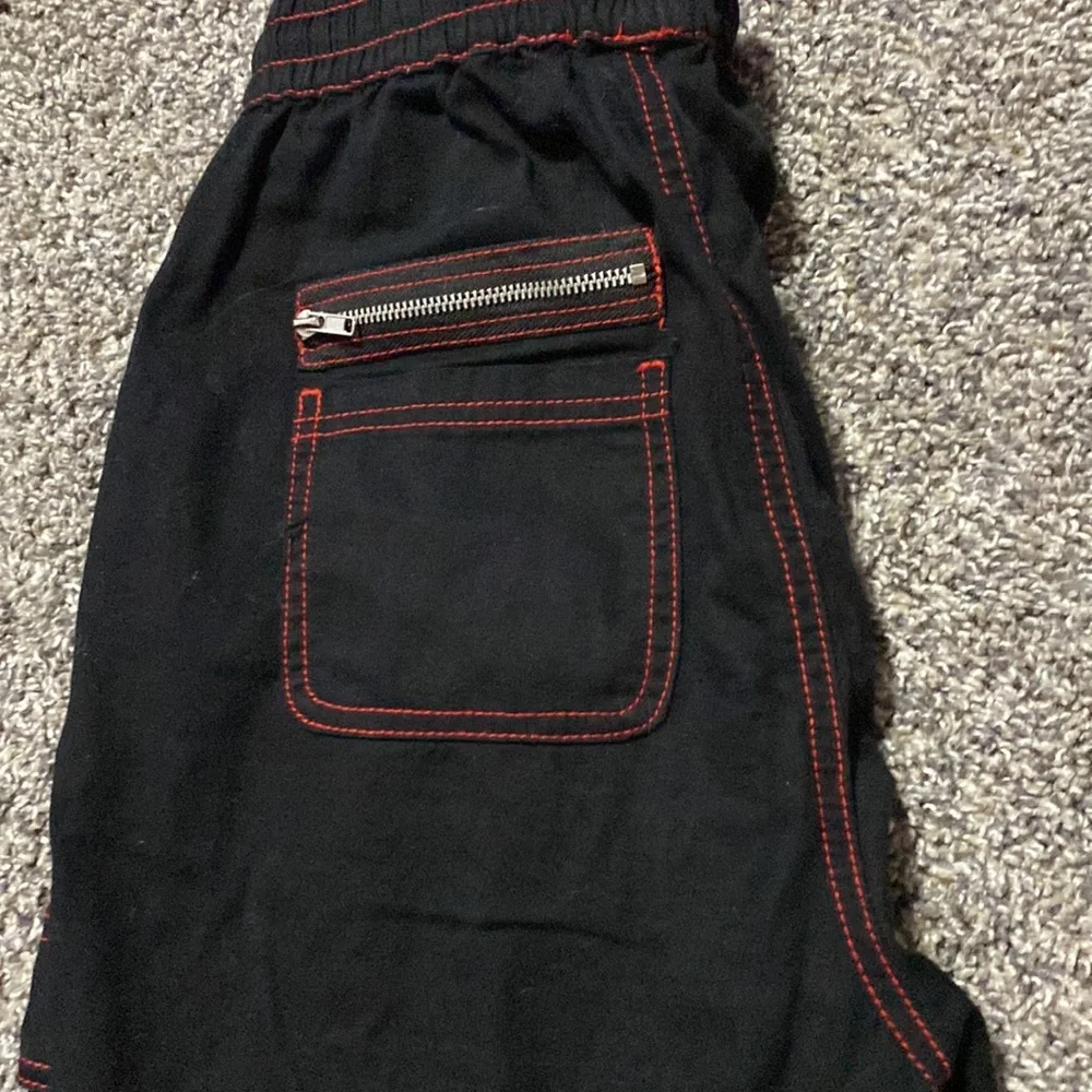 Two cargo pants - Picture 7 of 9